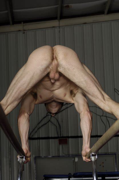 HOT BODYBUILDER AND GYMNASTS BLOG Nude Gymnast