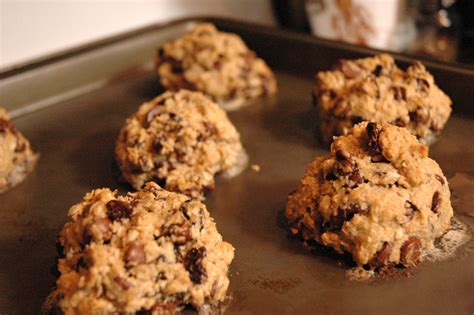 This delicious, sugar free cookie recipe comes together in only one bowl with almond flour, coconut flakes, sesame seeds and chopped nuts. Sugar Free: Oatmeal(+) Cookies