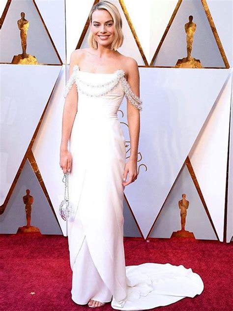 Margot Robbie Wearing A Chanel Haute Couture Dress At The Oscars 2018