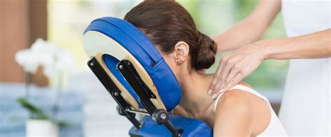 the pros and cons of chair massage vs table massage