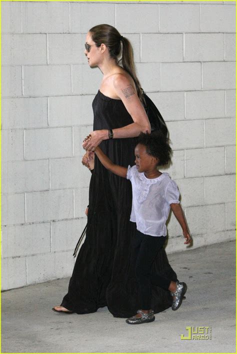 Angelina Jolie Dances With Shiloh Zee Photo Angelina Jolie Celebrity Babies