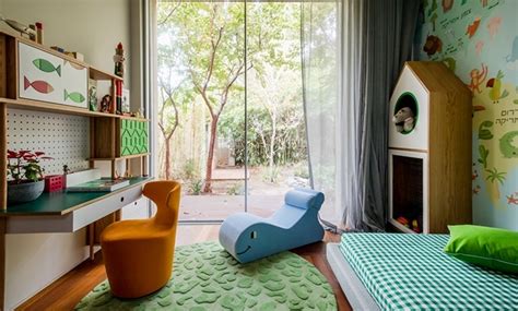 Un Dormitorio Infantil Lleno De Animales Decopeques