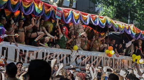 Annual Pride March Hails Progress Calls For More Rights Laws Buenos