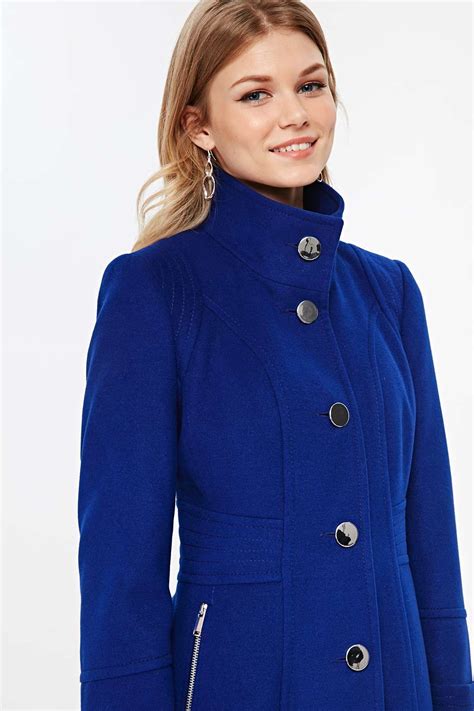 Cobalt Queen Wrap Up Warm This Winter In A Head Turning Statement