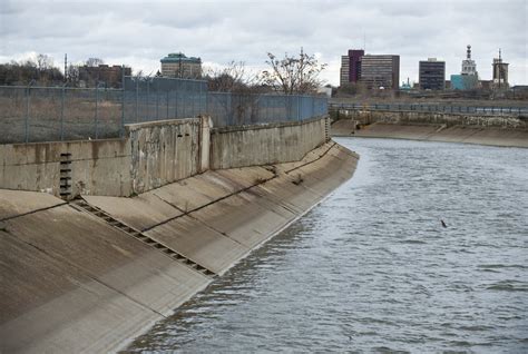 Flint Exploring Interim Use Of Flint River Water Until New Pipeline