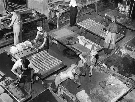 World War Ii Photos Of Women Factory Workers On The Home Front 1943