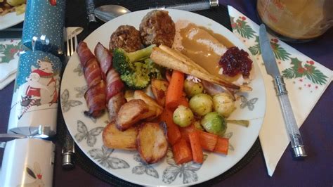 Traditional British Christmas Dinner R Tonightsdinner
