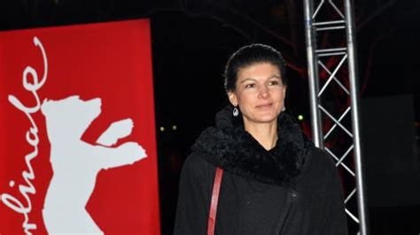 Für sahra wagenknecht und dietmar bartsch von den linken ist der hauptverursacher schnell ausgemacht: Wagenknecht empfiehlt Griechenland Abschied vom Euro - The ...