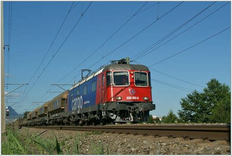Pieterlen (frz.perles) ist eine politische gemeinde im verwaltungskreis biel/bienne des kantons bern in der schweiz. SBB Cargo Re 620 062-2 mit einem langen, gemischten ...