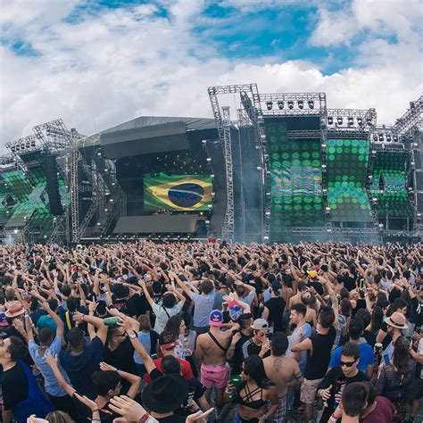 Viagogo.com has been visited by 100k+ users in the past month Lollapalooza 2019 - raios, apagões e um show de ativações ...