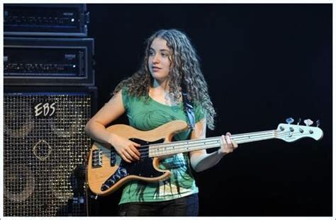Tal Wilkenfeld Of The Jeff Beck Band And Others Escalas De Bajo Bajos Chica Guitarra