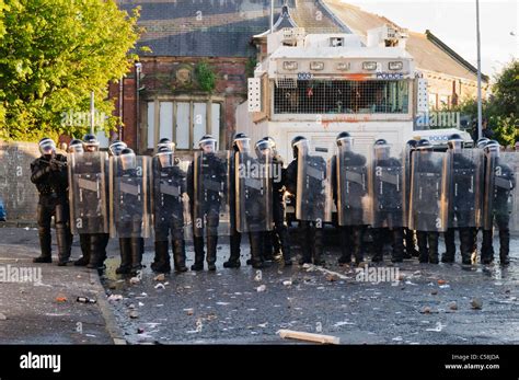 Psni Riot Police Officers Line Hi Res Stock Photography And Images Alamy