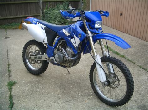 The wr450f follows yamaha's centralization of mass theory. 2004 Yamaha WR450 F - Moto.ZombDrive.COM