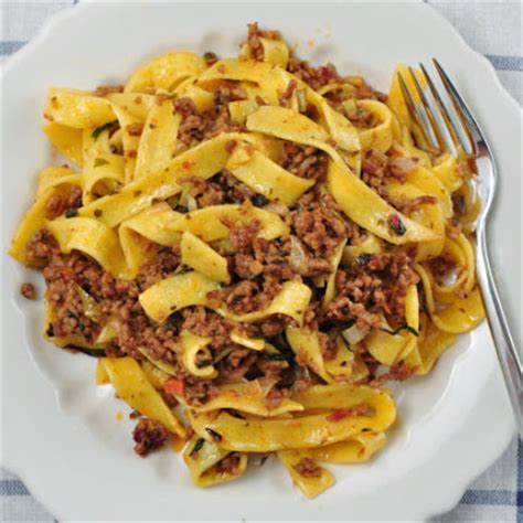 Melted cheese, sour cream, and seasoned lean ground beef combine with elbow macaroni for a quick and easy weeknight dinner. RECIPE GROUND BEEF NOODLES CREAM OF MUSHROOM SOUP | hamburger recipe