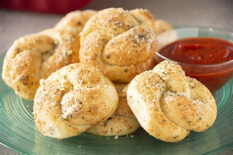 Garlic Knots The Perfect Appetizer For Your Next Dinner Savory Simple