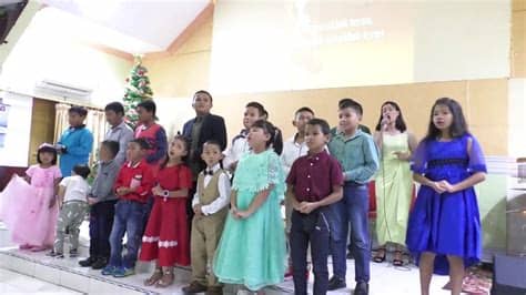 Aku berkata kepadamu, sesungguhnya jika kamu tidak bertobat dan menjadi seperti anak kecil ini sekolah minggu. Liturgi Anak Sekolah Minggu - Malam Natal 24 Desember 2019 ...