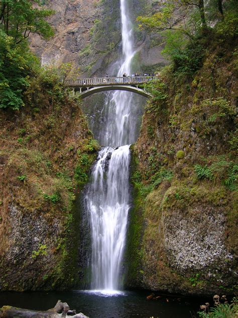 Oregons Scenic Columbia Gorge And Multnomah Falls Wives