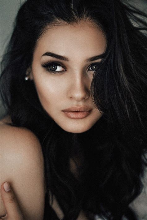 Pin By Thomas Bachner On Golden 18 Brown Eyes Black Hair Brunette Beauty Beautiful Eyes
