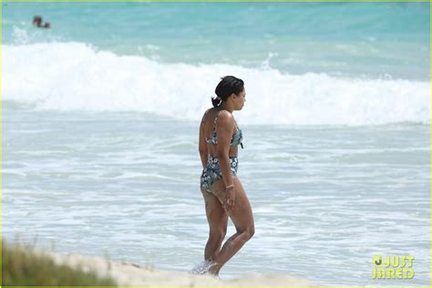 Shirtless Stephen Curry Hits The Beach With Wife Ayesha Photo 3918212