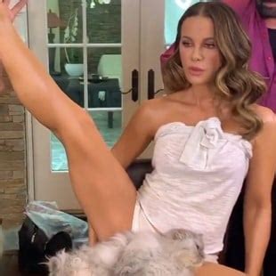 Kate Beckinsale Spreads Her Legs And Plays With Her Hairy Pussy OnlyFans Leaked Nudes