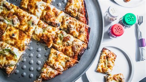 Pats Pizza Owner Talks About Chicagos Thin Crust Tavern Style Pizza