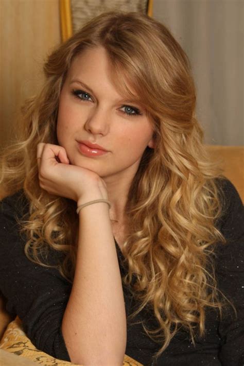 Taylor Swift Hairstyle Sexy Womens Wavy Long Synthetic Hair Wigs