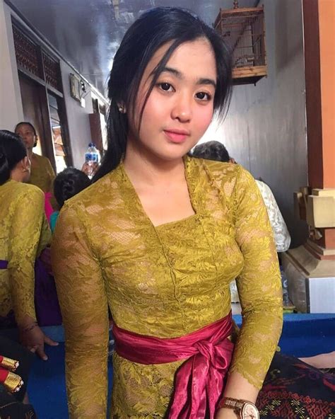 Foto Wanita Cantik Indonesia Seksi Selebgram Mutiara Kerjo Bareng