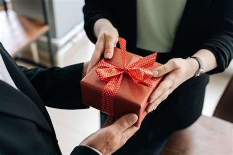 How To Shop For Corporate Gift Ideas Ahead Of Christmas ValiantCEO