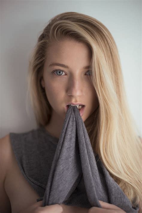 wallpaper kaylee killion blonde model looking at viewer blue eyes 1500x2247