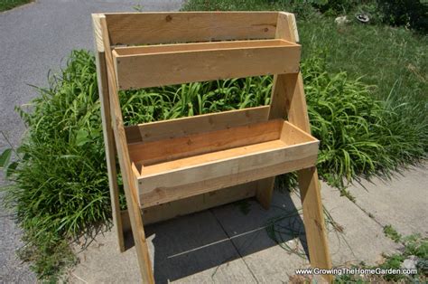 This guide outlines different types of raised garden beds. 16 Outstanding DIY Garden Planter Boxes