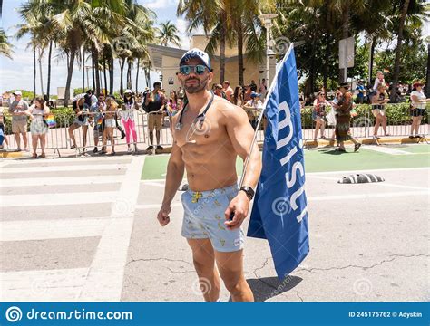 festival anual del orgullo y desfile en la playa sur de miami fotografía editorial imagen de