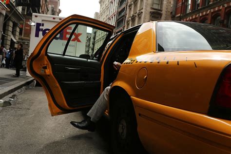 how to protect yourself and avoid taxi scams