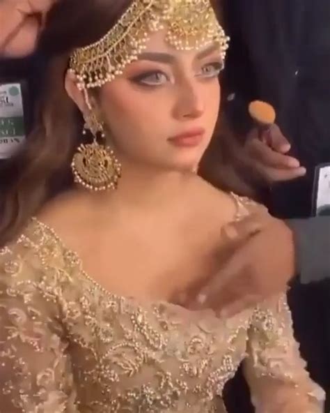 Alizeh Shah Shameful Video Viral With Makeup Artist Celebrity Alizeh