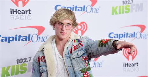I Didnt Do It For Views Youtube Star Logan Paul Apologizes For