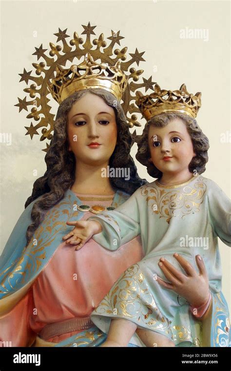 María Auxiliadora Estatua En La Iglesia Parroquial Del Sagrado Corazón