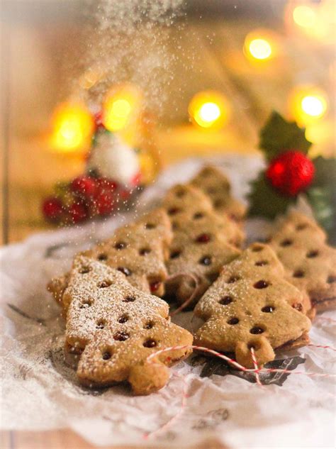 These lemon christmas cookies look so festive and they are very easy to make. Lemon Christmas Cookies : Lemon Crinkle Cookies - Plain flour 160g / 1 1/4 cups baking soda 1/2 ...