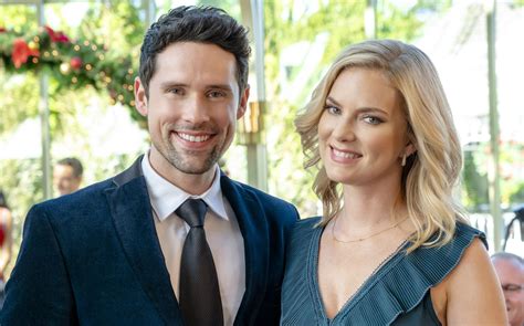A pair of magical shoes step into kayla hummel's holiday season, allowing her to rediscover her christmas spirit and find love too. 'Godwink Christmas 2' Hallmark Movie Premiere: 'Meant For ...