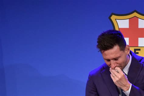 Lionel Messi Breaks Down In Tears In Gut Wrenching Barcelona Farewell