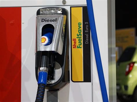 Shell malaysia had announced that its fuelsave diesel euro 5 is now available in over 85 stations across peninsular malaysia as part of the company's plans to expand availability to at least 100 stations nationwide, which would eventually include connecting roads from johor to penang. Euro 5 Diesel: What does it mean to you? | Carlist.my ...