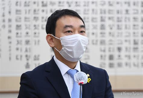 김용민 더불어민주당 의원이 21일 서울 여의도 국회에서 오마이포토
