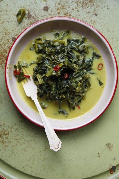 Resep masak sayur daun singkong teri kuah santan kuning atau resep cara membuat gulai daun singkong lezat. Indonesian-Style Collard Greens Curry (Gulai Sayur)