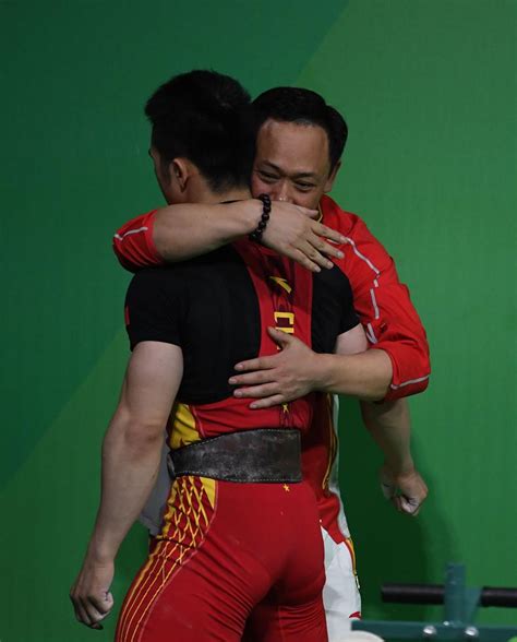Maybe you would like to learn more about one of these? 男子举重69公斤级：石智勇夺冠