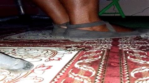 Akweleys Feet In Shoes Removed With Sexy Heels From Behind Shown Bigsteffs Ghana Foot Modeling