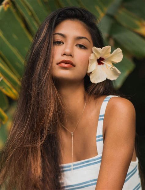 Kanoe Robinson Hawaiian Woman Polynesian Girls Island Girl