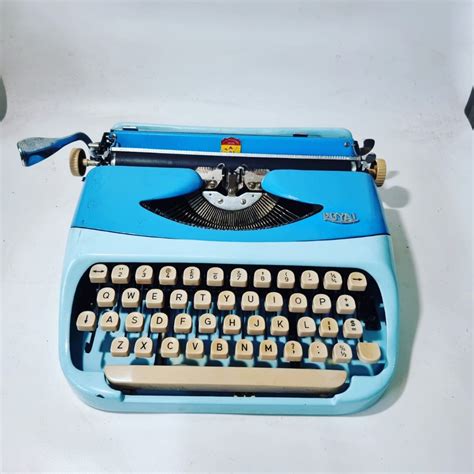 Royal Deluxe Typewriter Hobbies And Toys Memorabilia And Collectibles