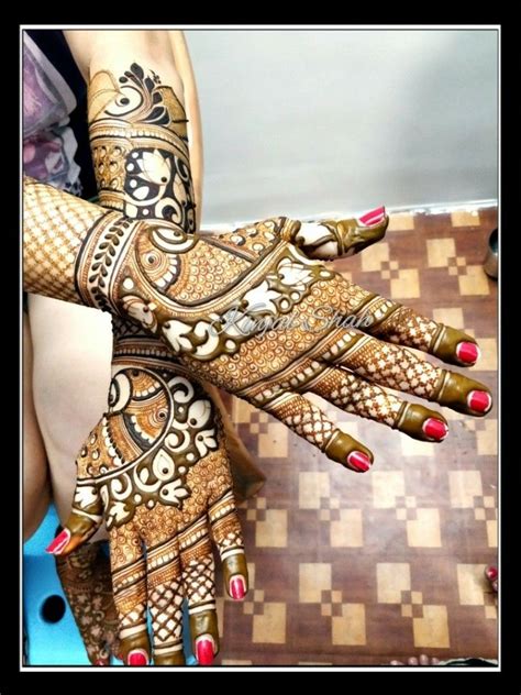 This fancy mehndi design is liked by everyone. Fancy back.. #kinjalmehndiart #fancyback #bridalhenna #bodyart #bridaldesigner | Latest mehndi ...