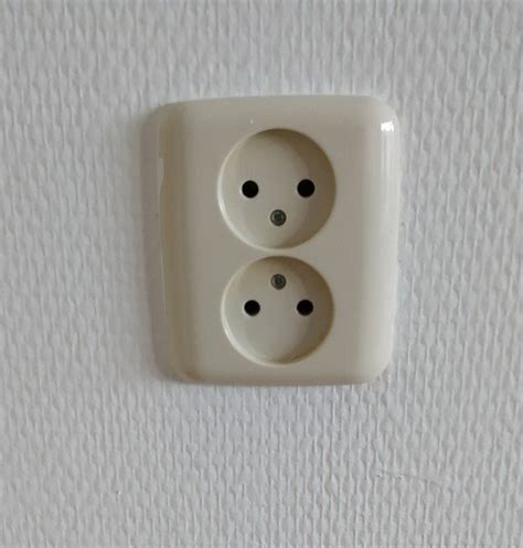 Its business comprises the provision of analog and digital cable television, fixed and mobile telephone services, primarily to residential customers in flanders and brussels. storing van een computer - Algemene vragen - Sat4all ...