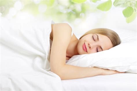 descubre la mejor y peor postura para dormir según los expertos