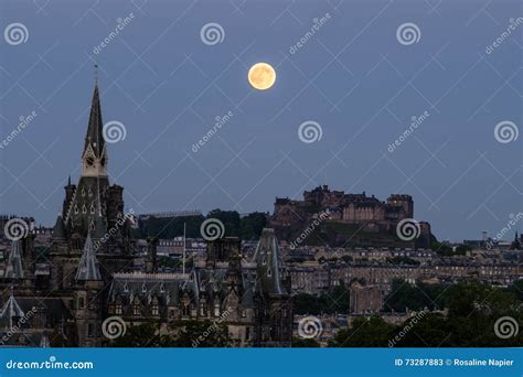 Strawberry Moon Over Edinburgh Castle Stock Image Image Of Capital