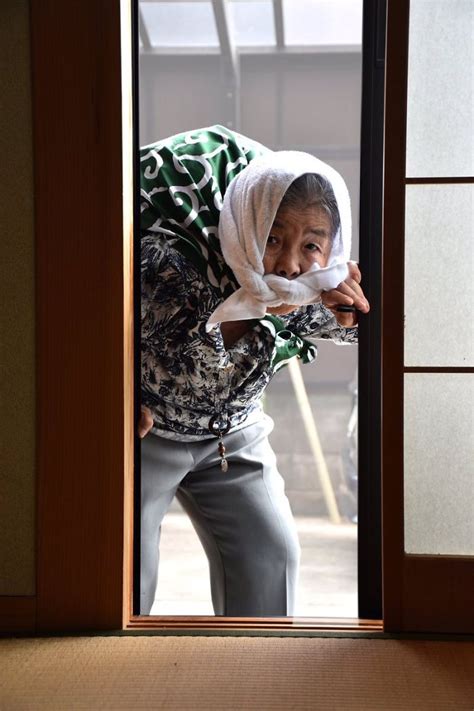 89 year old japanese grandma discovers photography can t stop taking hilarious self portraits